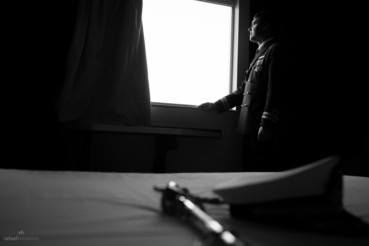 o preto e branco no casamento, o noivo esperando sua noiva