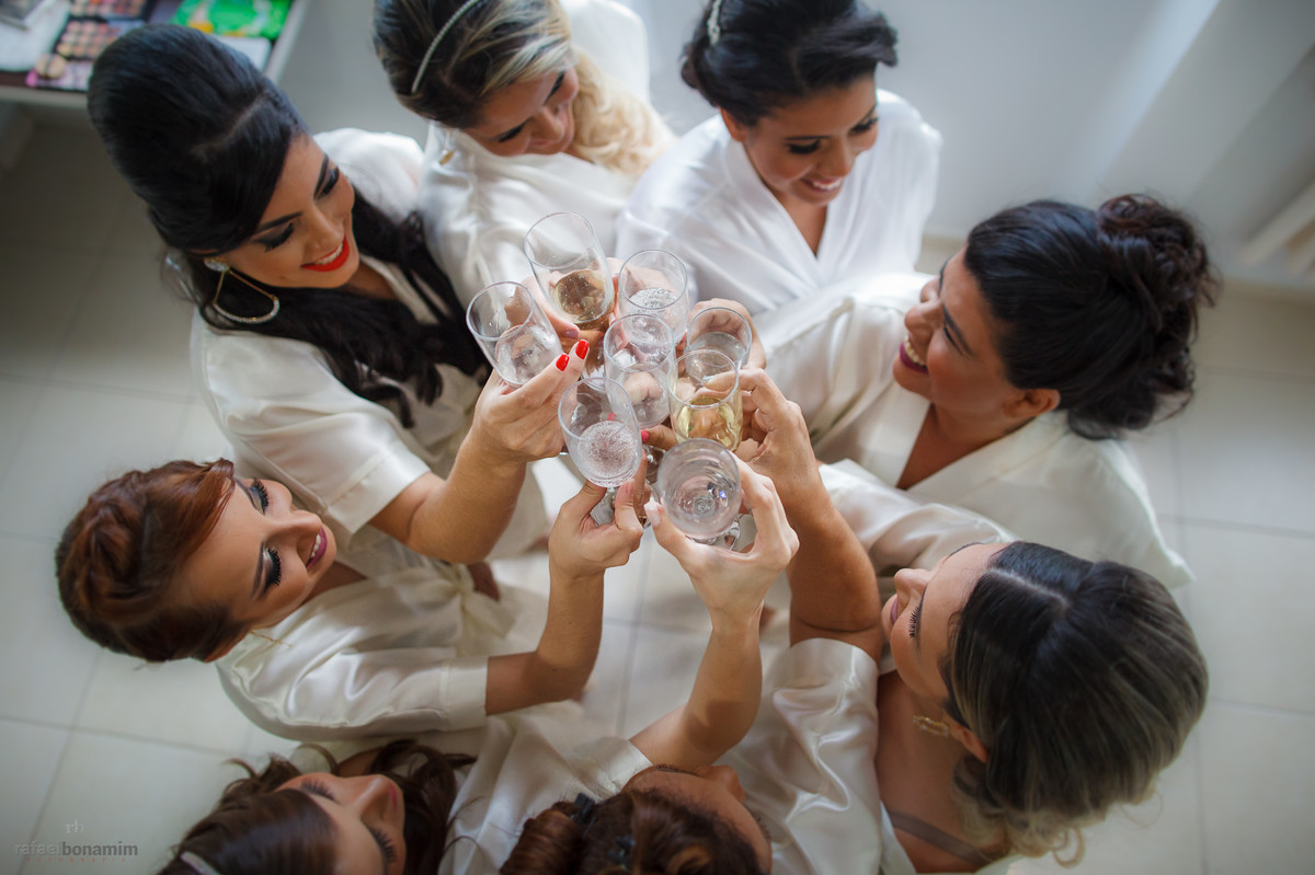 viva os noivos, assim o brinde das madrinhas do casamento da Tirzá e Claudio
