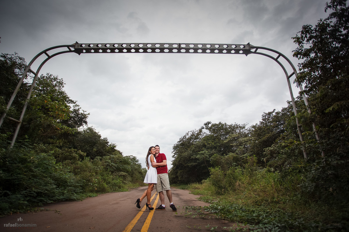 fotografias feitas em uma estrada abandonada na cidade de Guaíra-Pr, a chuva chegava e o casal nervoso ficava...kkkk