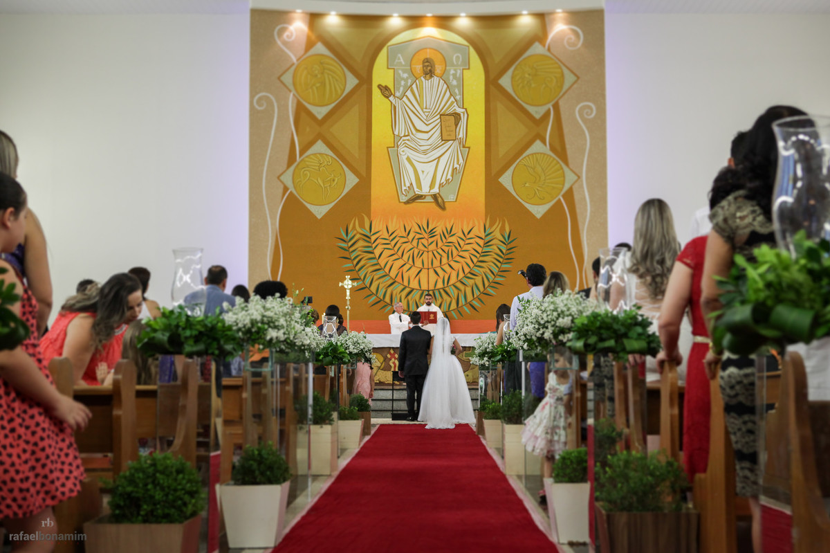 linda foto dos fundos da igreja, lindo altar da matriz do Viola