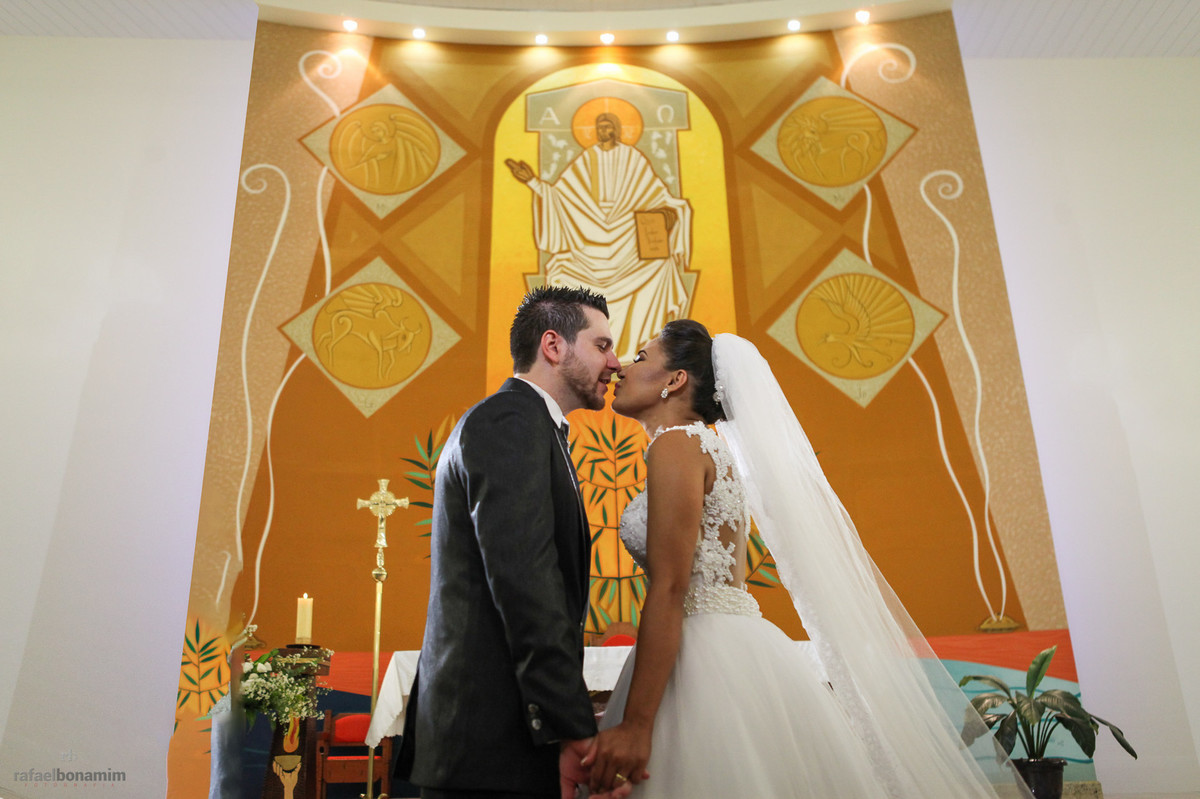 beijo no casamento de Francisco Alves-Fotografo Rafael Bonamim pega o momento lindo do casal