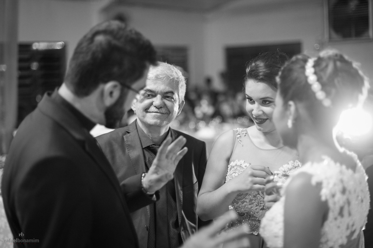 convidados e pais do noivo na recepção