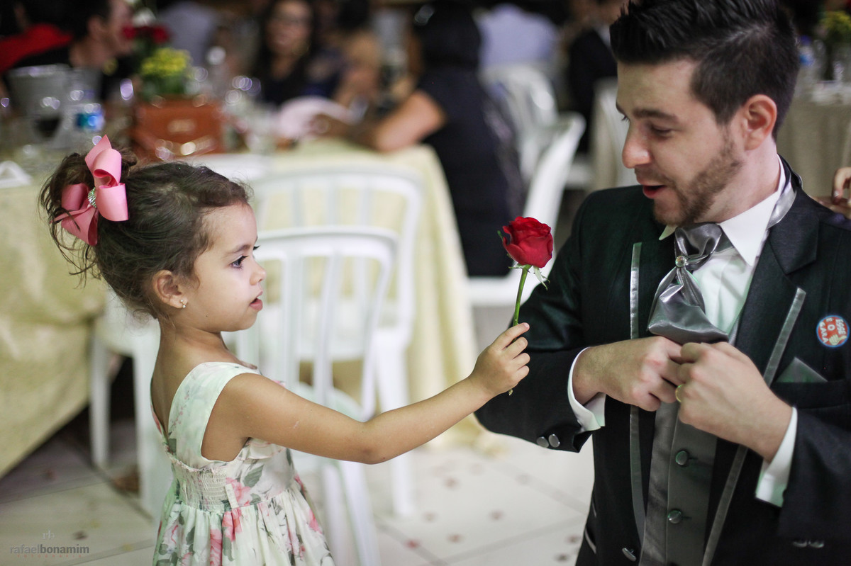 daminha de honra na festa