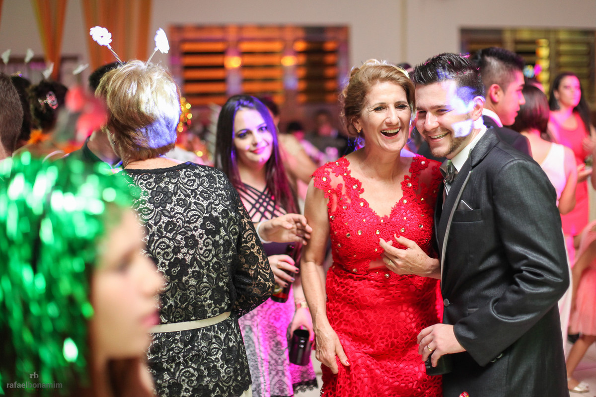 tia do noivo na festa, linda