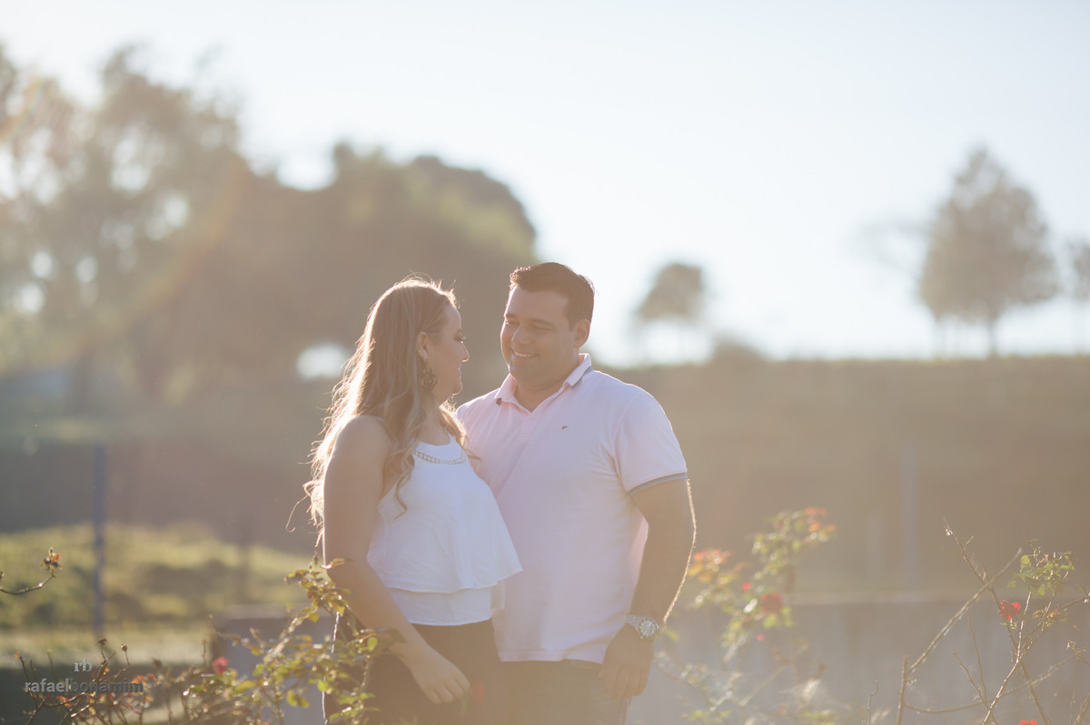 pode romantica entre o casal Andressa e Jr