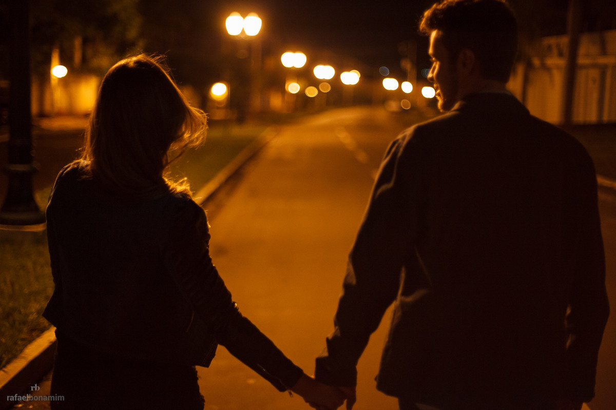 amor entre o casal na hora das fotografia pré casamento, na cidade de Umuarama-Paraná.