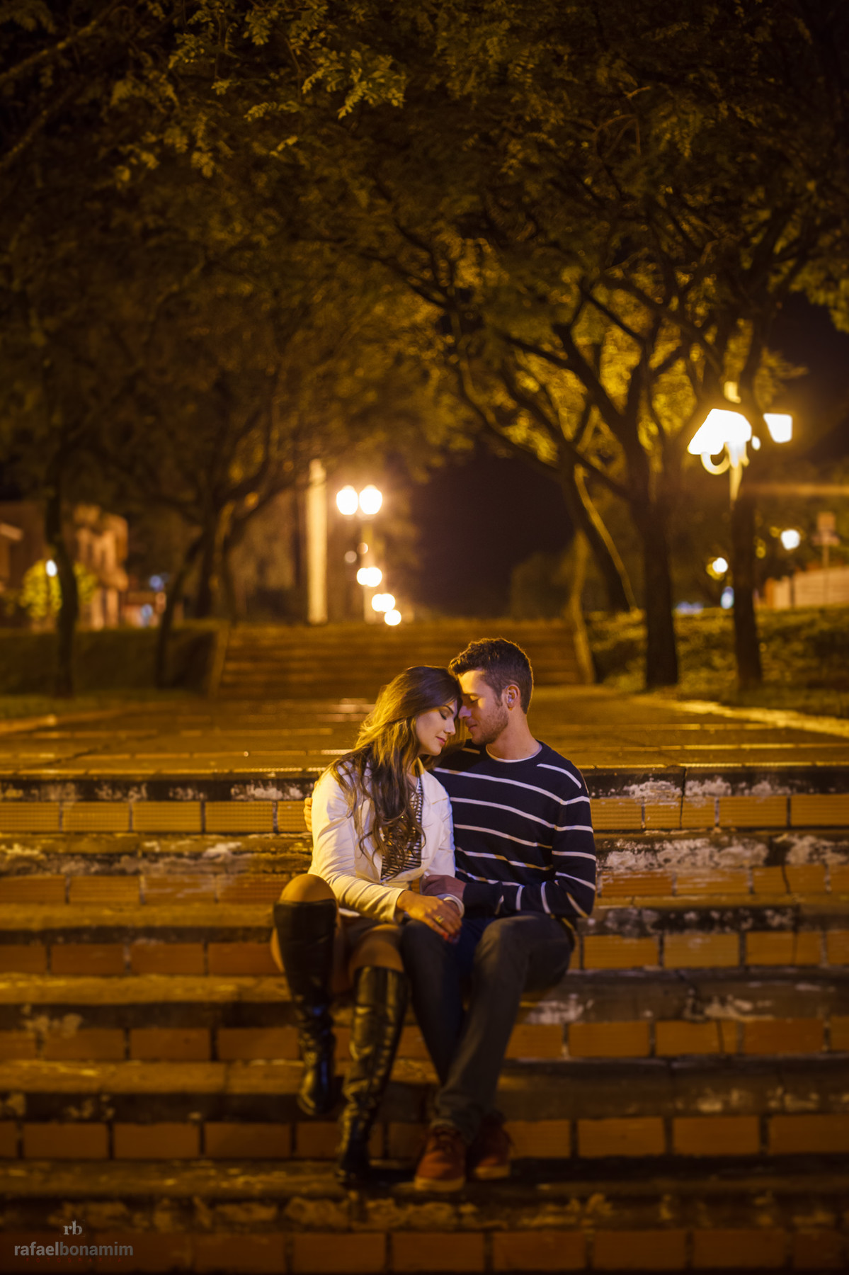fotos em escadarias ficam lindas, ainda com frio ajuda.
