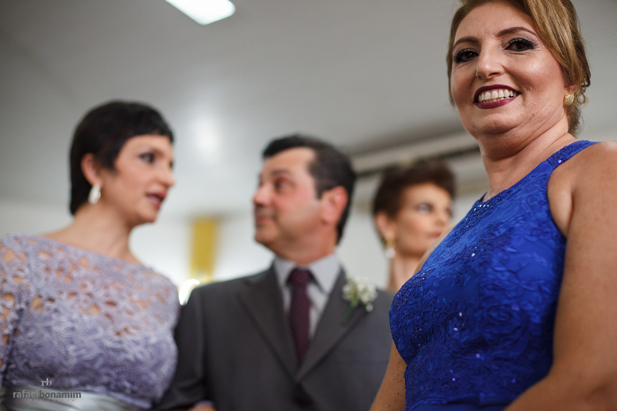 sorriso lindo da mãe da noiva