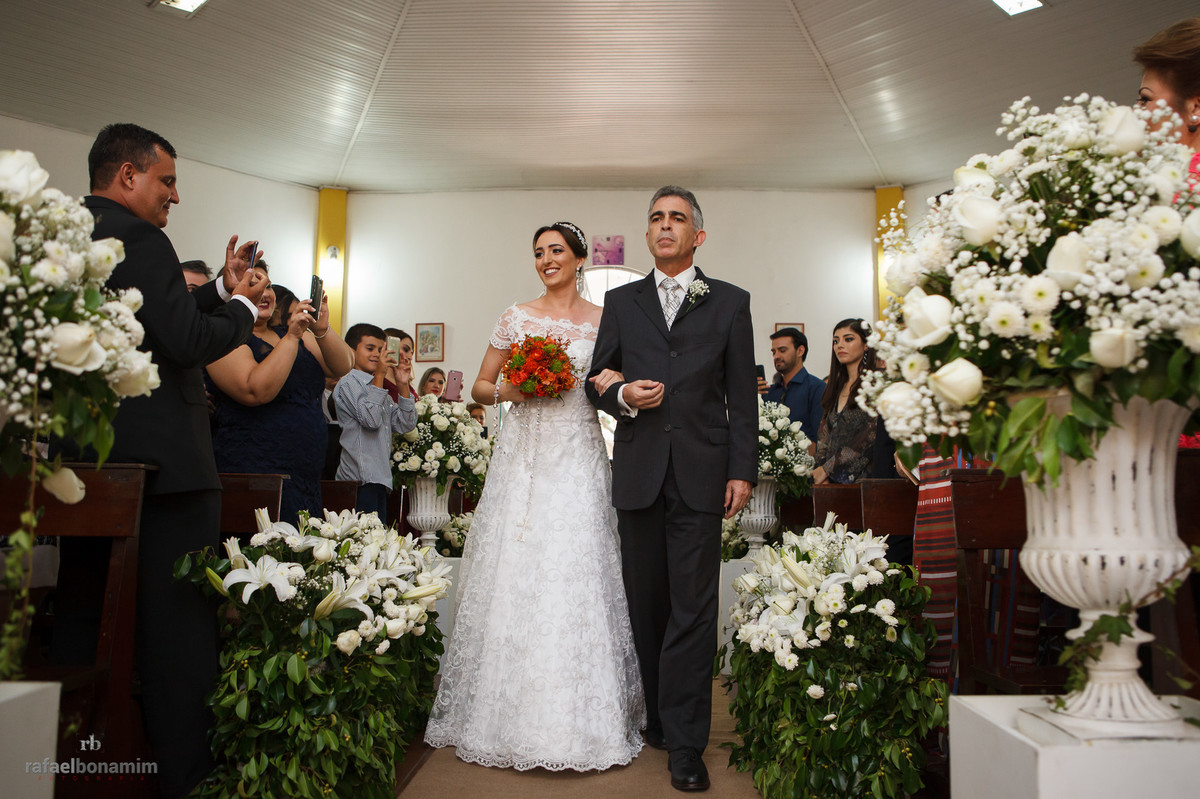 a entrada da noiva com seu pai