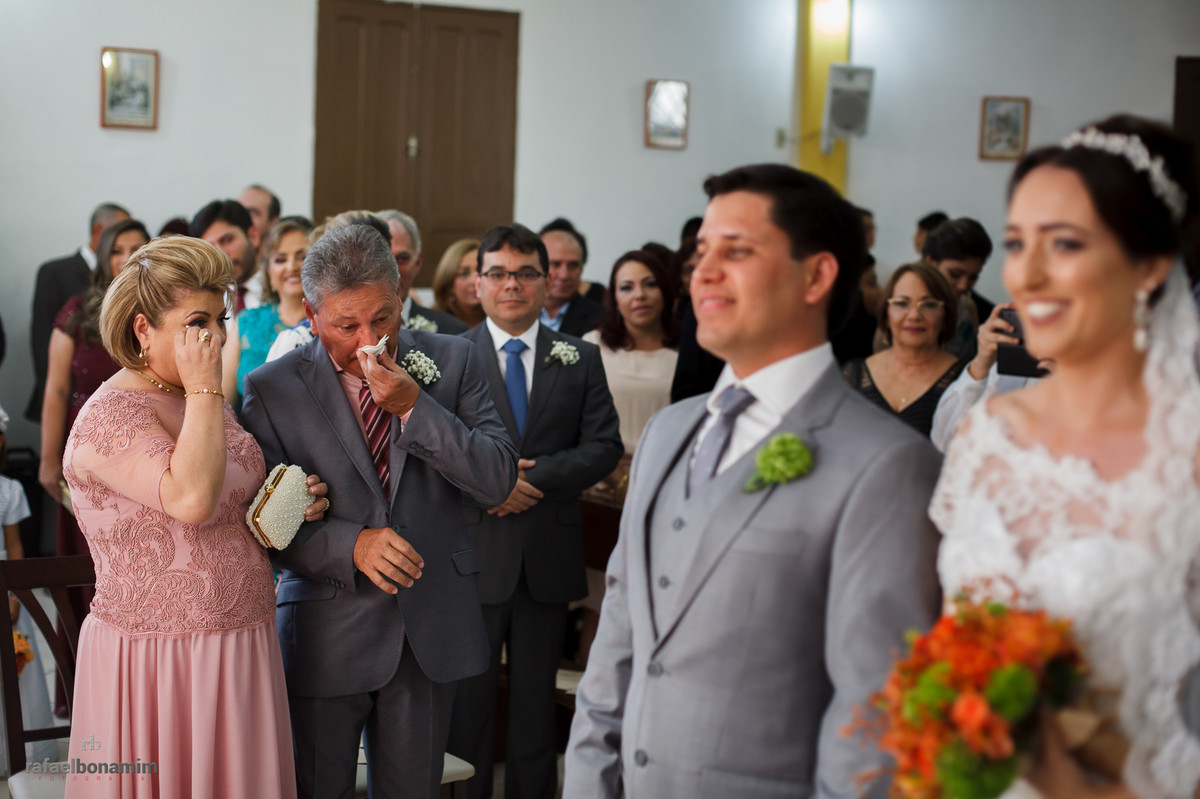 pai do noivo emocionado