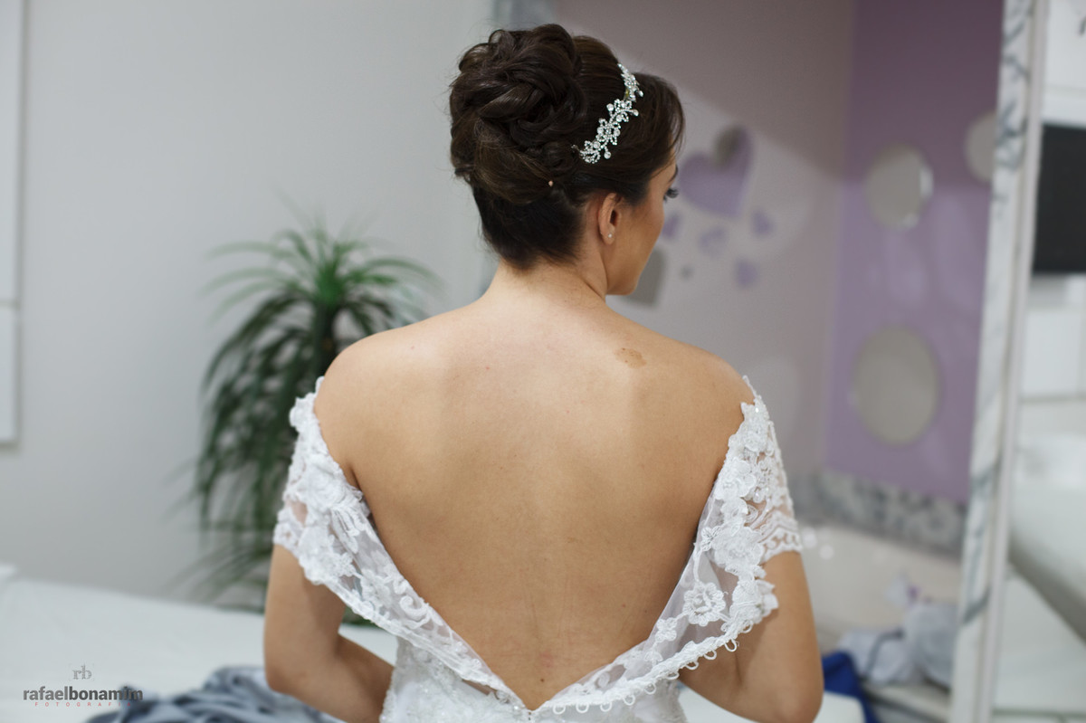 costas pelada da noiva no making of, realizado no salão potiguar