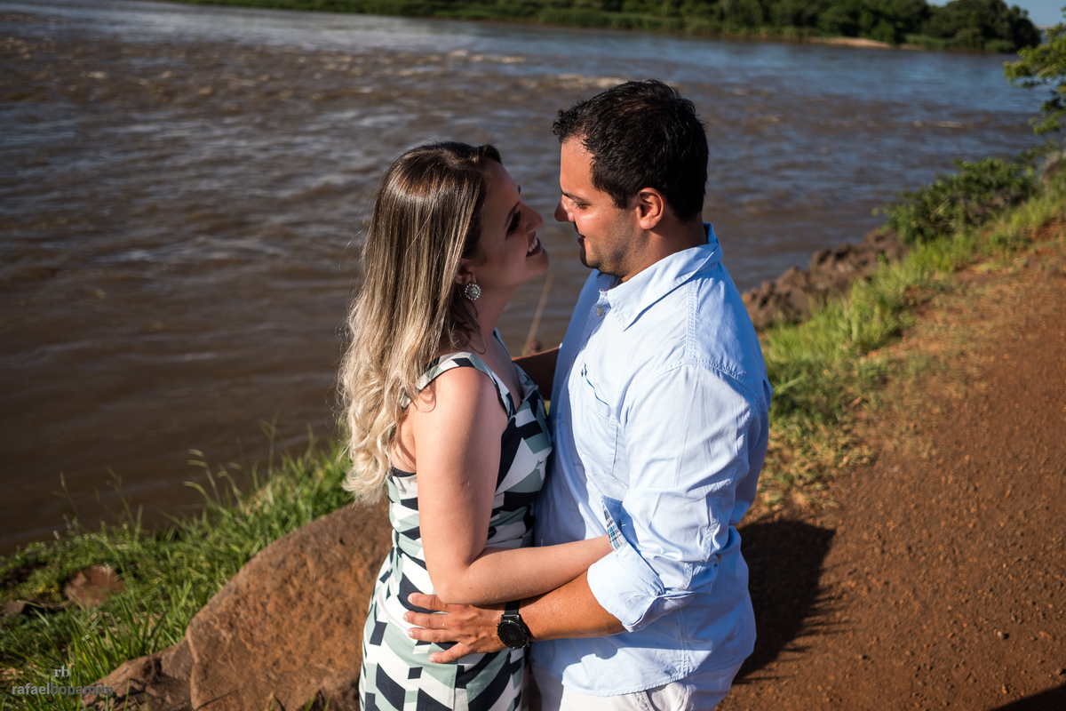 ensaio de casal a beira do rio