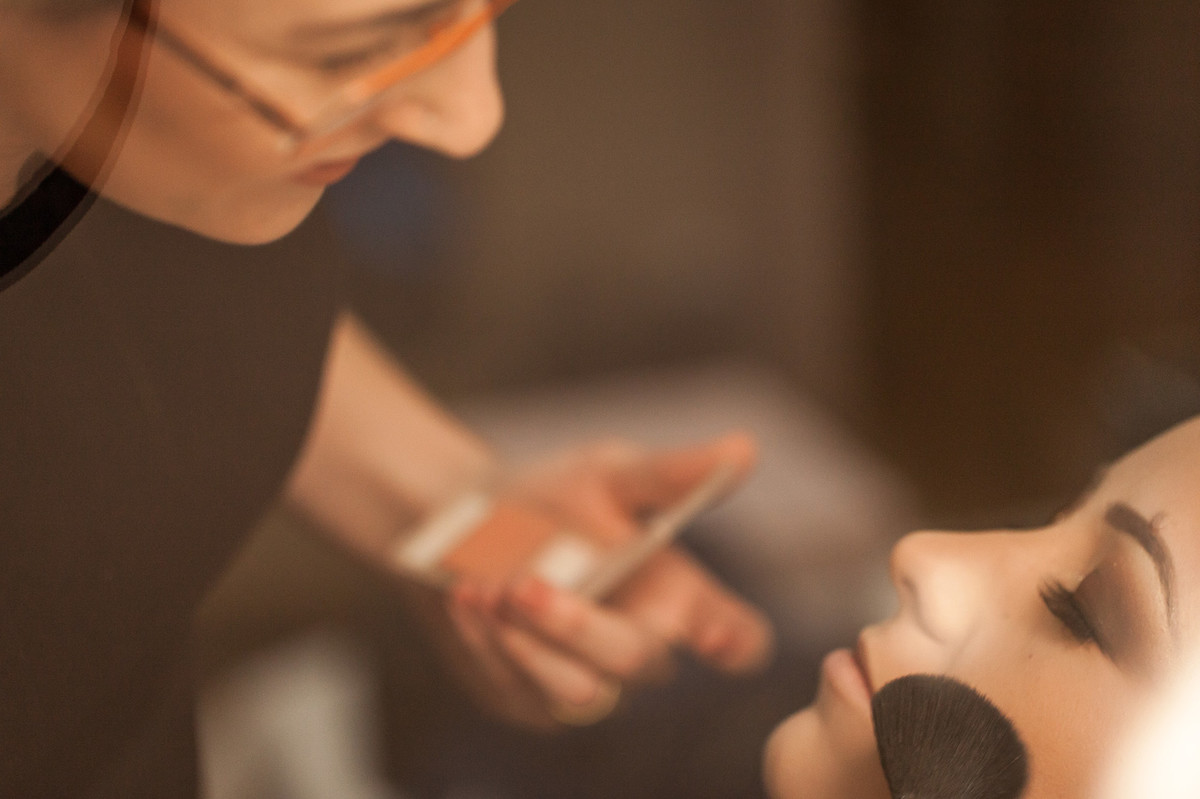 detalhes da maquiadora no casamento lindo de Talita e Marco