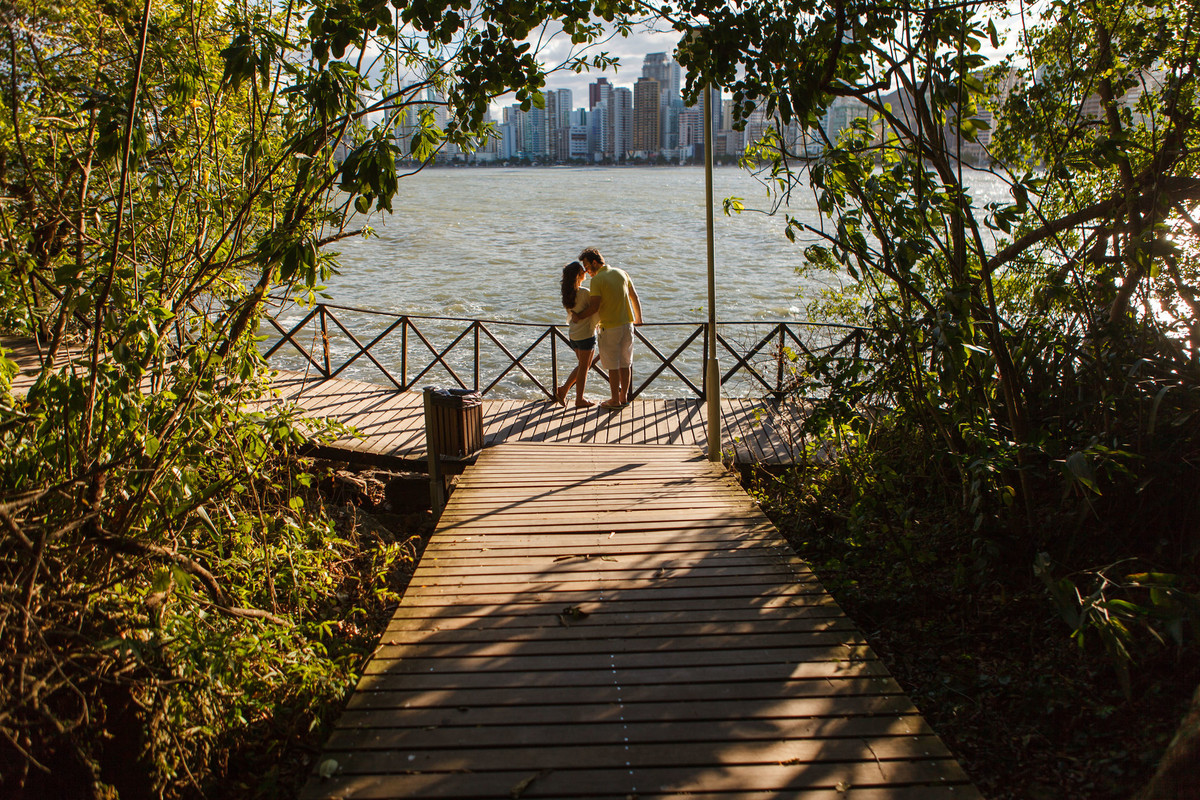 Linda foto romantica do casal de noivos maria luiza e aldo