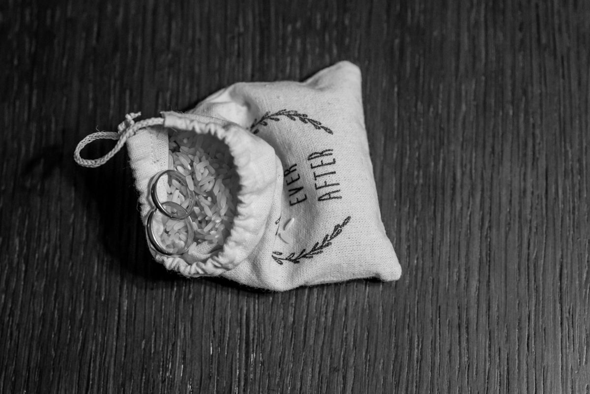 casamiento en hotel Wyndham Nordelta Tigre, anillo de boda, fotografo de boda, fotografo de casamiento, posboda, osvaldo lopez, fotografo para boda