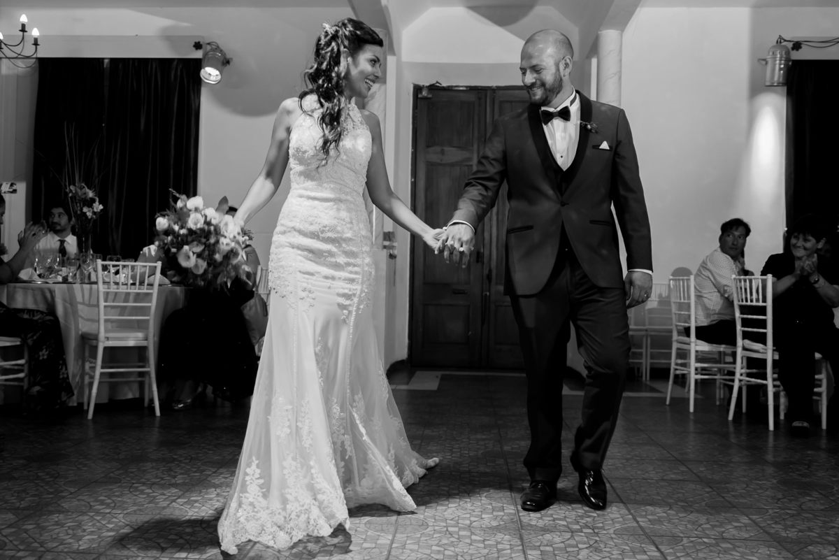 entrada de la novia a salon tara multievento y comienza el festejo de su casamiento, fotogrago para casamiento