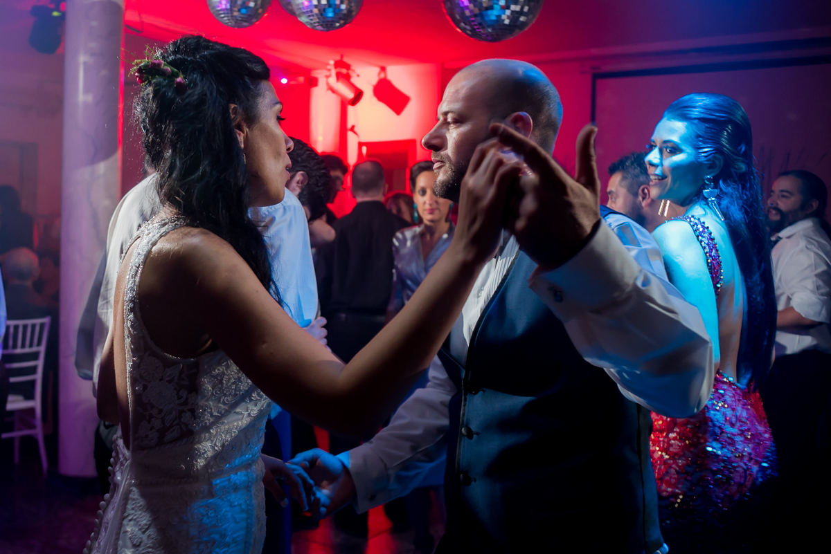 novios bailando, su primer baile como matrimonio,