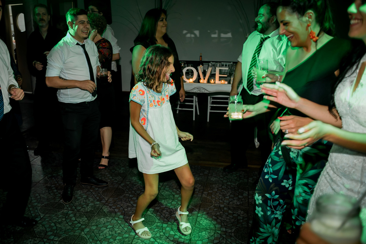 niños bailando en un casamiento