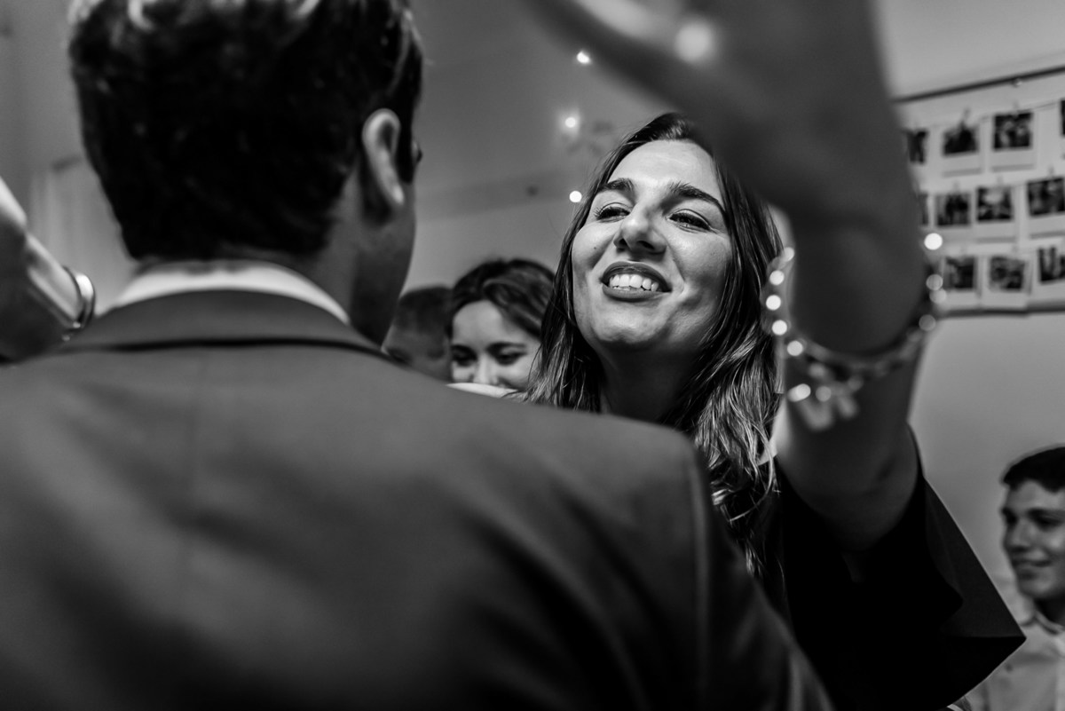 festejo de casamiento, abrazos de felicidad