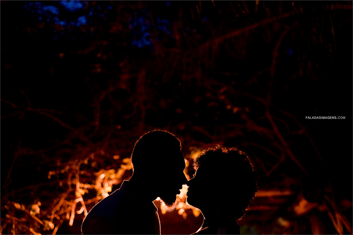 finalizando um lindo ensaio pré casamento no interior de são paulo, noivos felizes, mayara de paula fotografias, fala das imagens, joão monlevade, minas gerais, são paulo mogi das cruzes.
