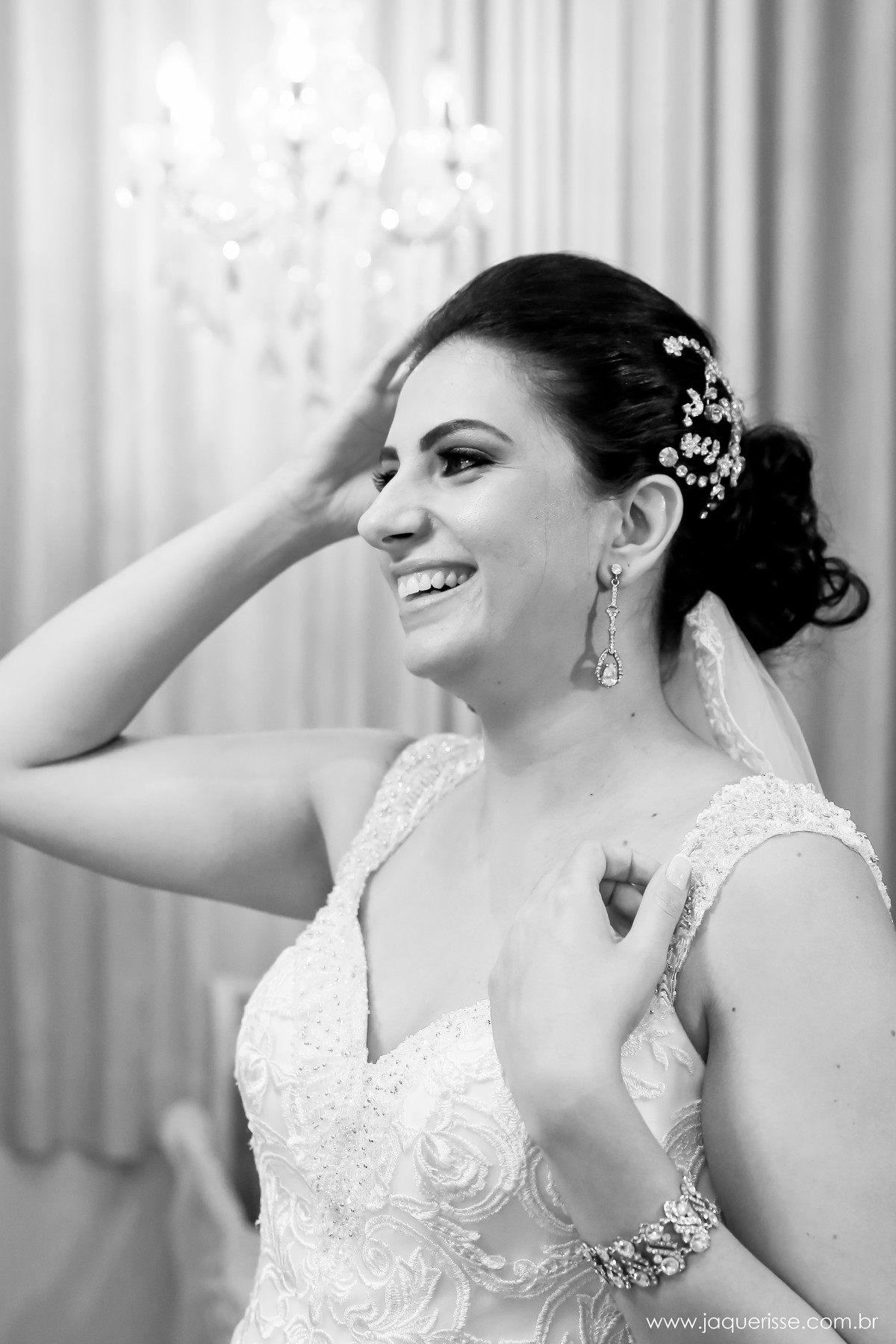 jaque risse, andre risse, estudio bebedouro, melhores fotografos, noiva com a mao no cabelo, super sorridente