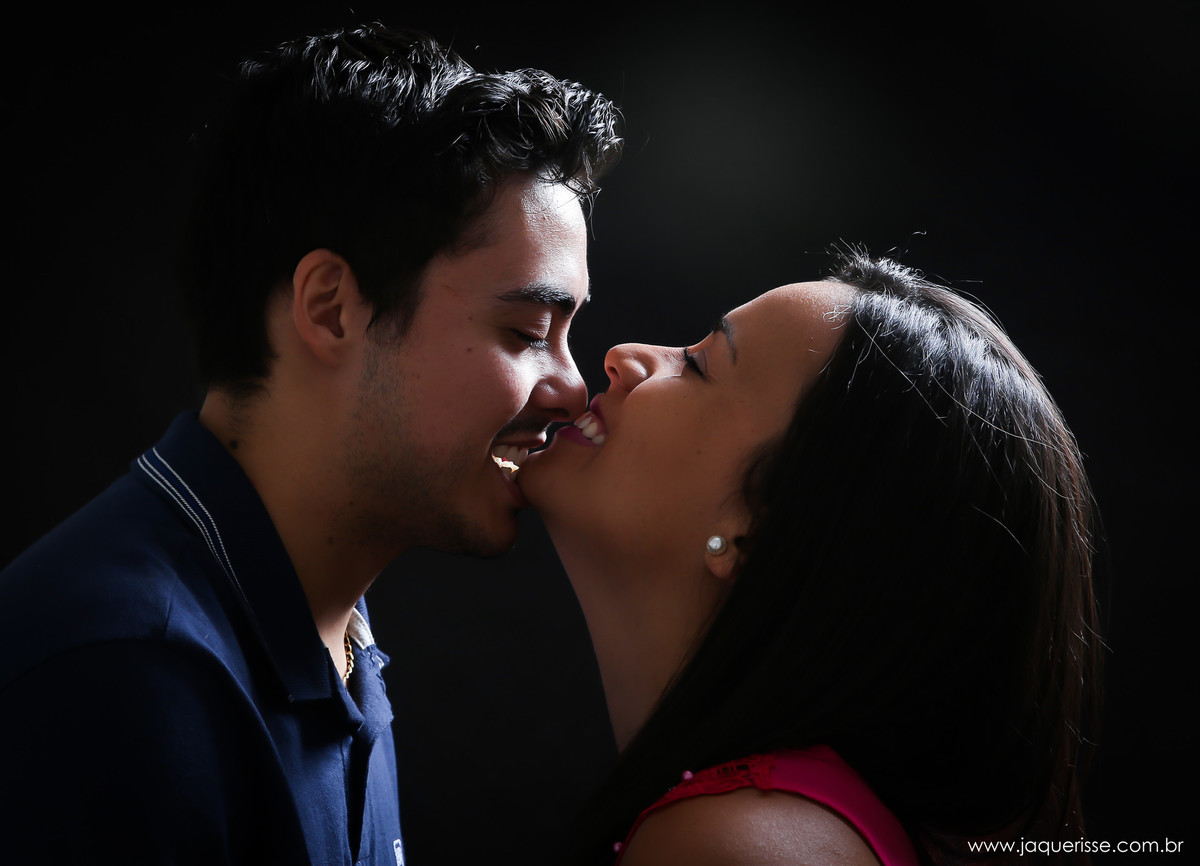 jaque risse, andre risse, estudio bebedouro, melhores fotografos, noivo mordendo o queixo de sua noiva