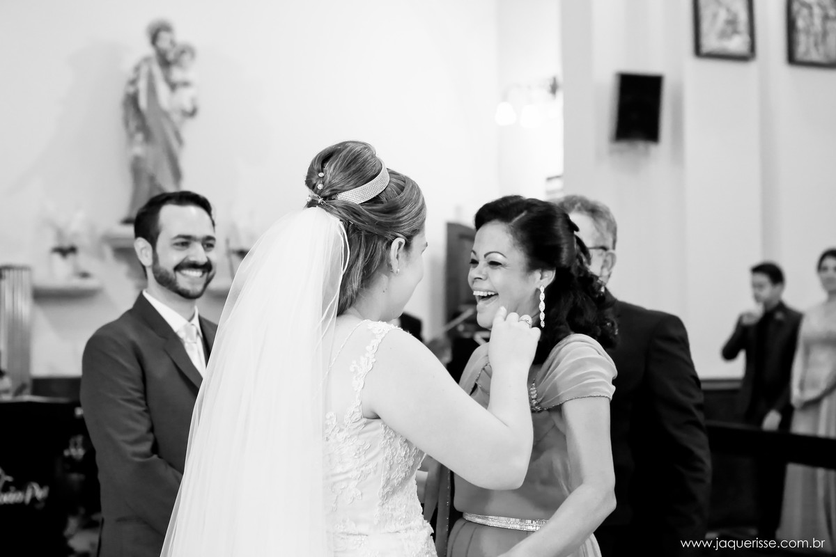 jaque risse, andre risse, estudio bebedouro, melhores fotografos, noiva indo abraçar sua mae