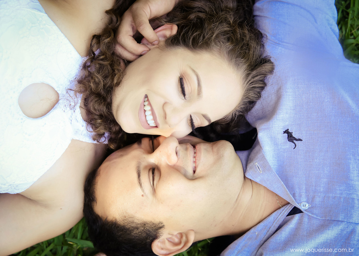 jaque risse, andre risse, estudio bebedouro, melhores fotografos,  noivos encostados rosto com rosto