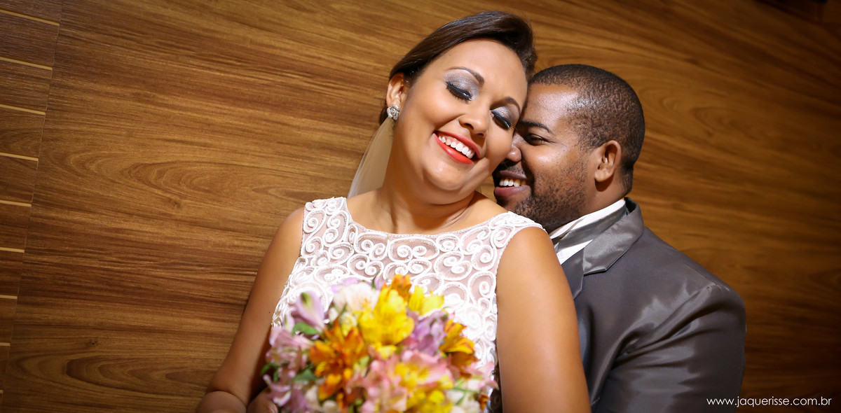 jaque risse, andre risse, estudio bebedouro, melhores fotografos, noivo cheirando sua noiva, ambos sorrindo