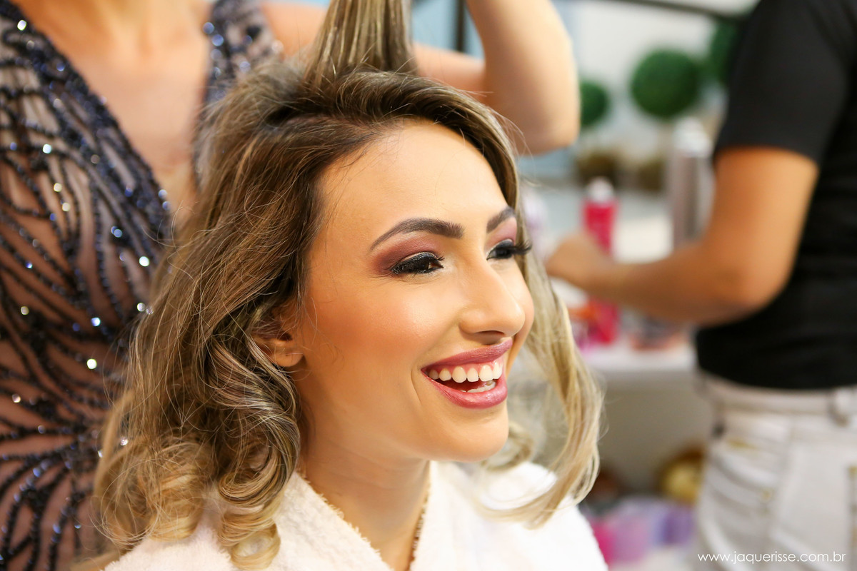 jaque risse, andre risse, estudio bebedouro, melhores fotografos, noiva finalizando seu penteado
