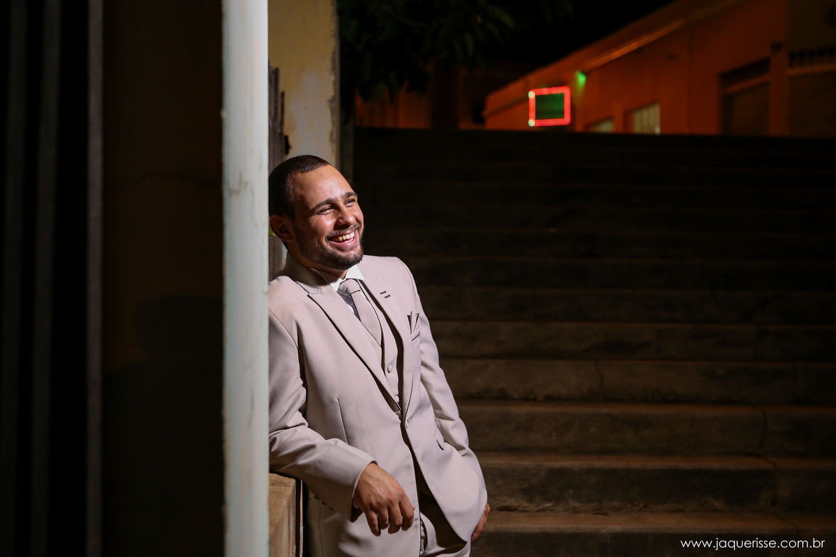 jaque risse, andre risse, estudio bebedouro, melhores fotografos, noivo fazendo pose, sorrindo