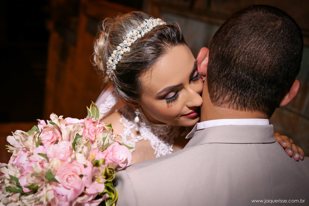 jaque risse, andre risse, estudio bebedouro, melhores fotografos, noiva cheirando seu noivo