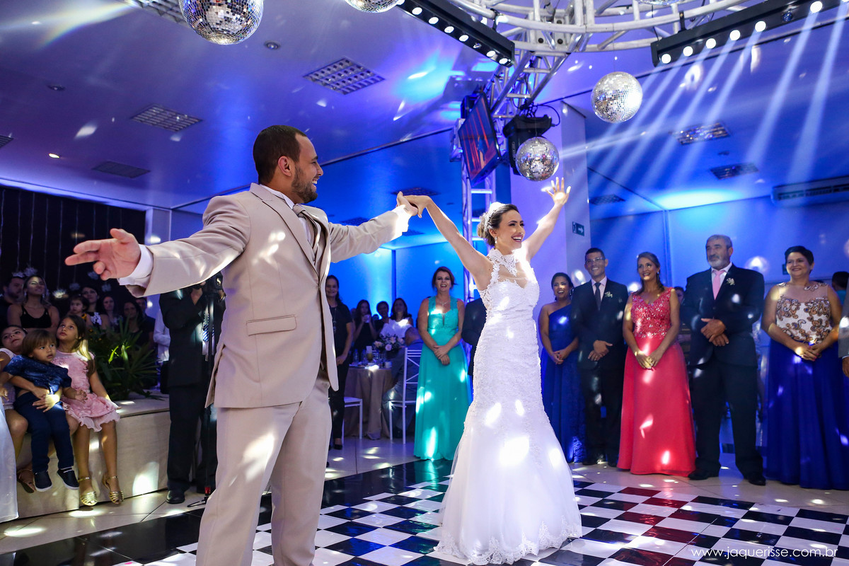 jaque risse, andre risse, estudio bebedouro, melhores fotografos, noivos dançando