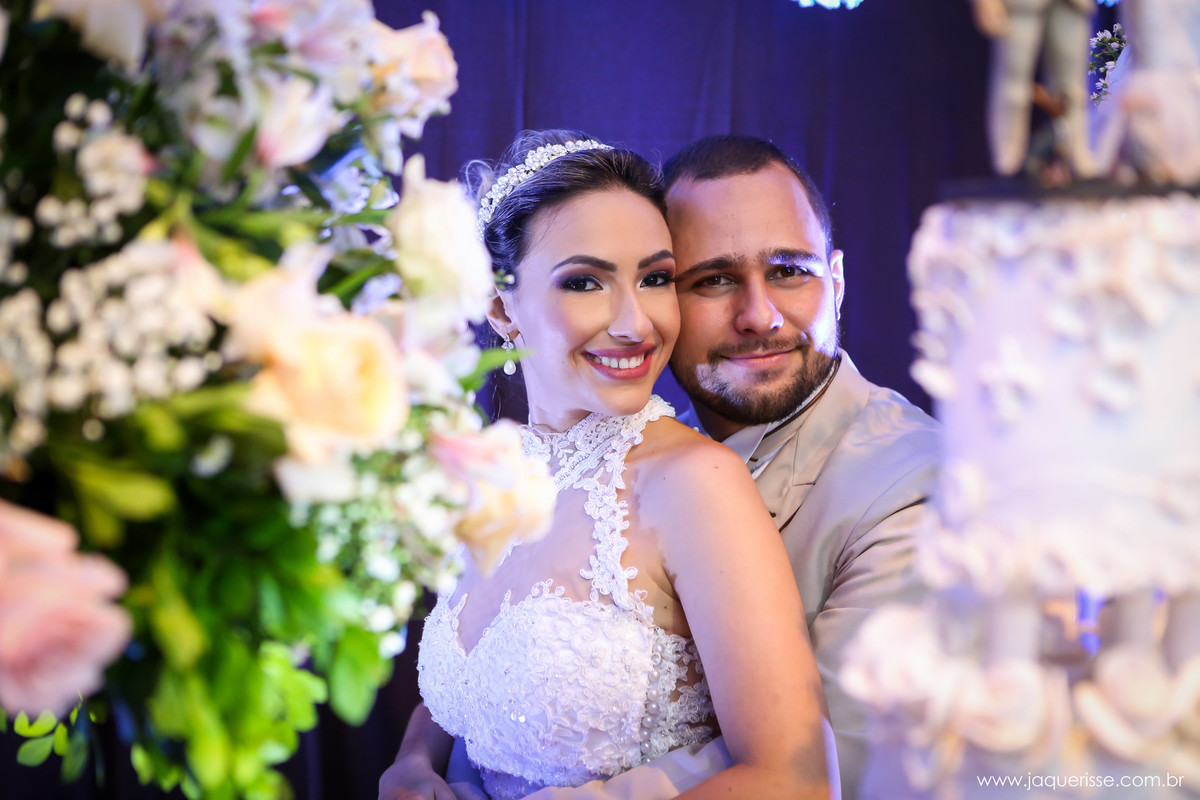 jaque risse, andre risse, estudio bebedouro, melhores fotografos, noivos abraçados, sorrindo