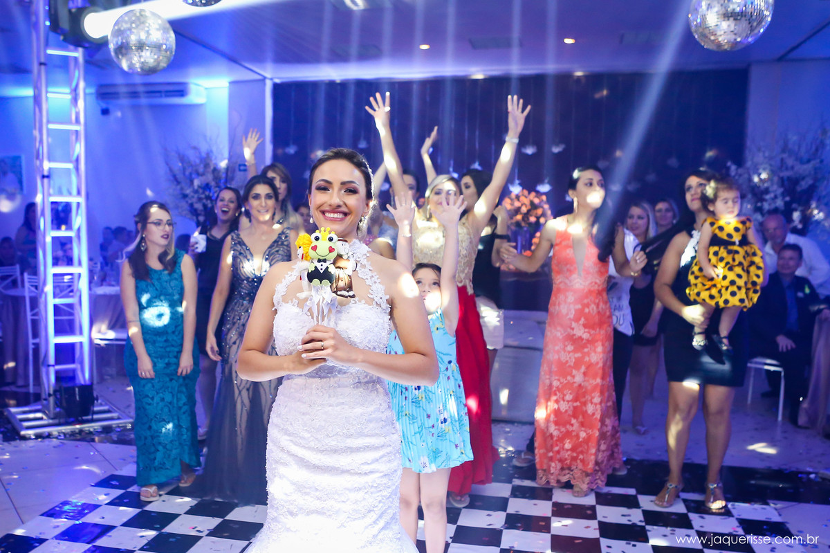 jaque risse, andre risse, estudio bebedouro, melhores fotografos, noiva na hora de jogar o buque