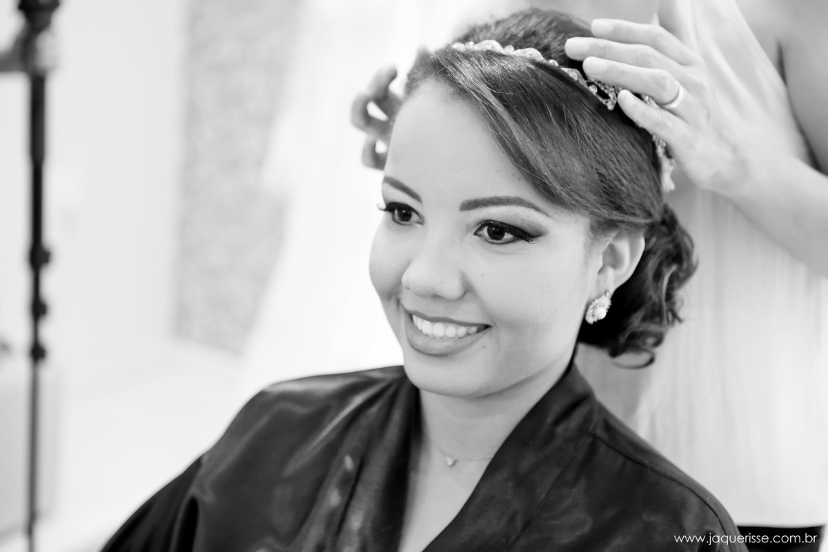 jaque risse, andre risse, estudio bebedouro, melhores fotografos, noiva colocando a tiara