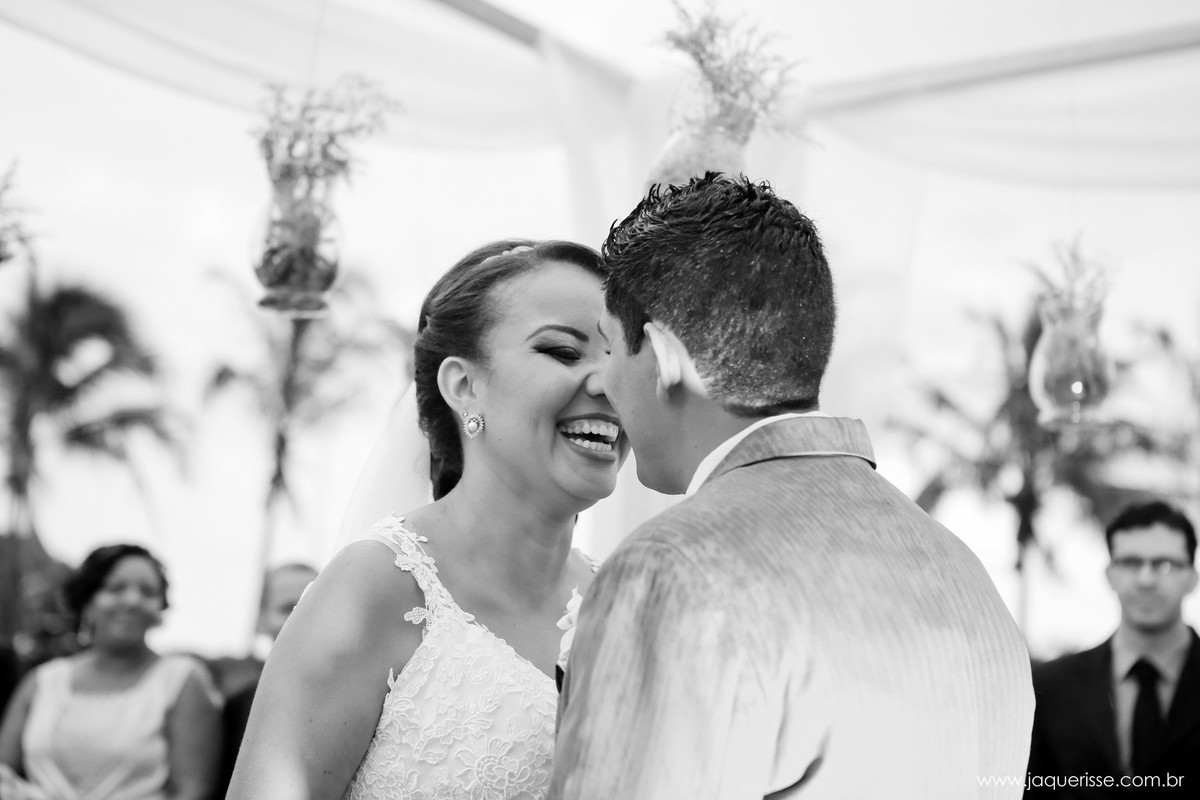 jaque risse, andre risse, estudio bebedouro, melhores fotografos, noiva super sorridente, apos o beijo