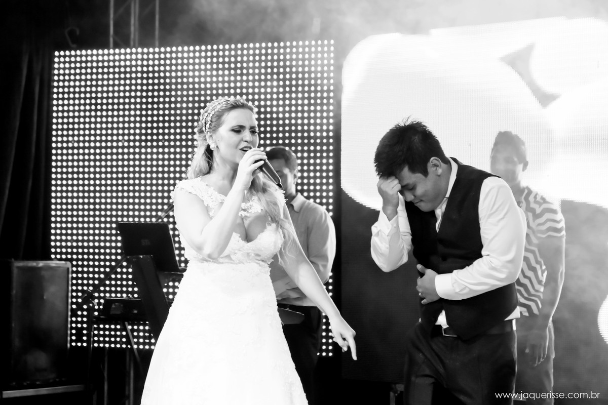 jaque risse, andre risse, estudio bebedouro, melhores fotografos, noiva cantando e noivo dançando