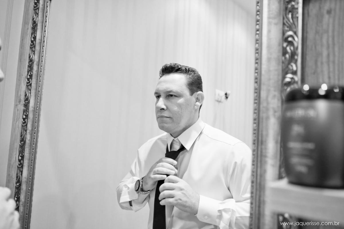 jaque risse, andre risse, estudio bebedouro, melhores fotografos, noivo arrumando a gravata