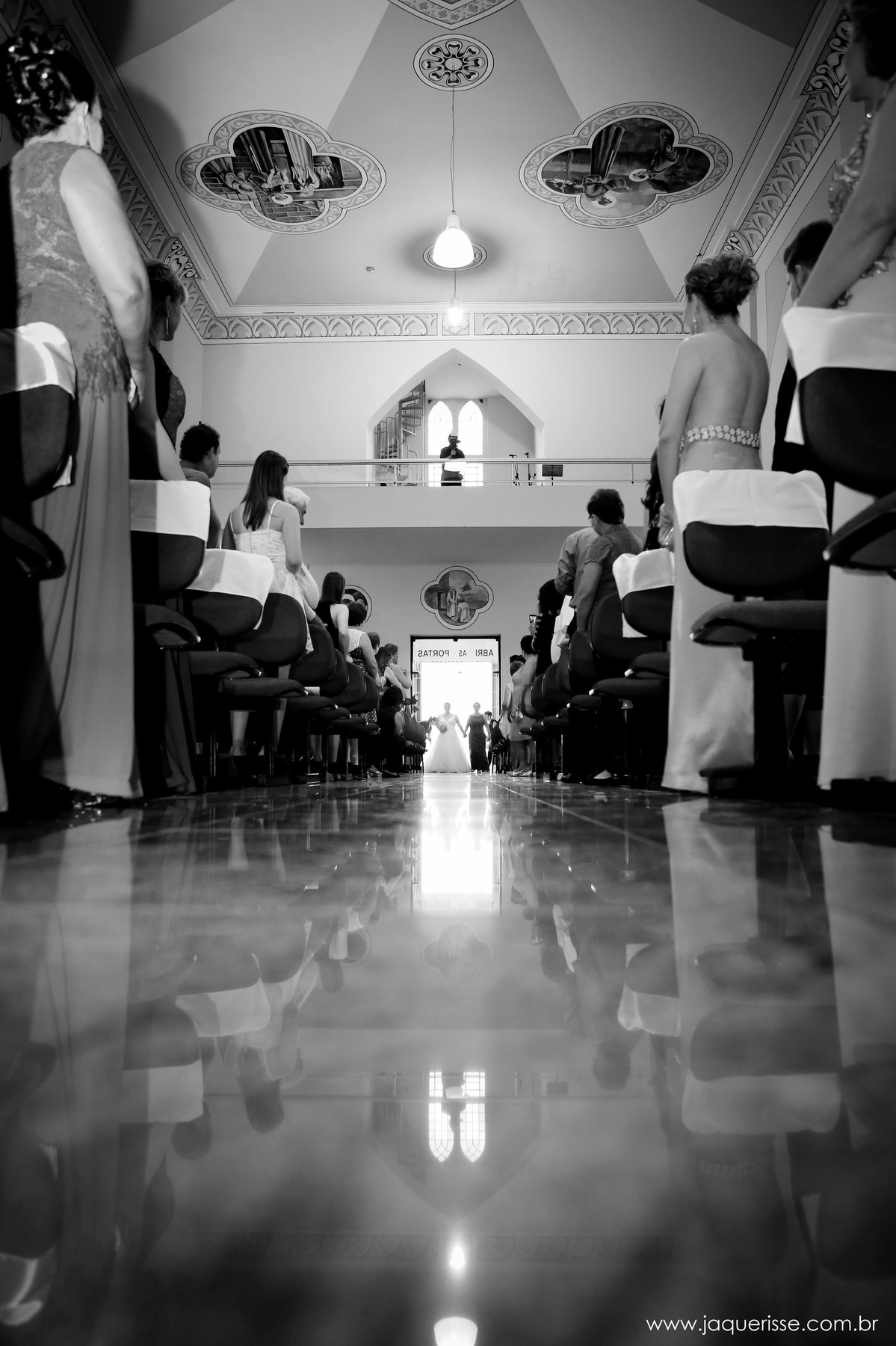 jaque risse, andre risse, estudio bebedouro, melhores fotografos, noiva na entrada da igreja