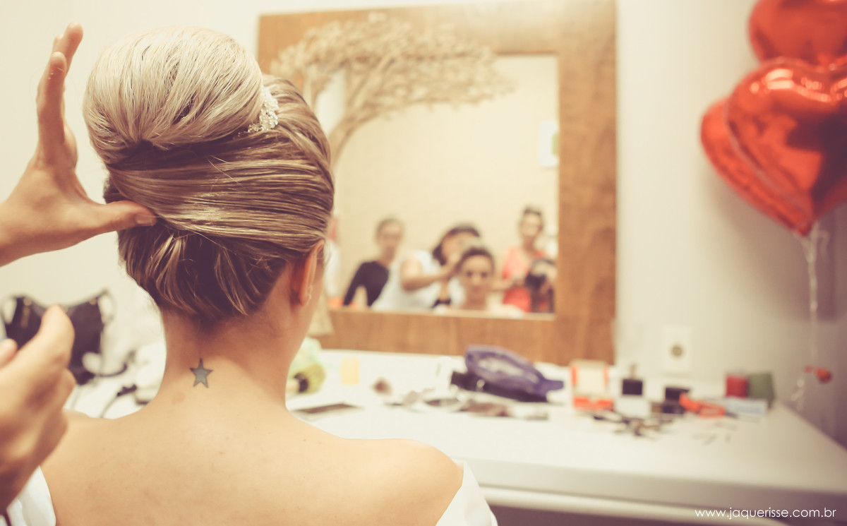 jaque risse, andre risse, estudio bebedouro, melhores fotografos, noiva finalizando seu penteado