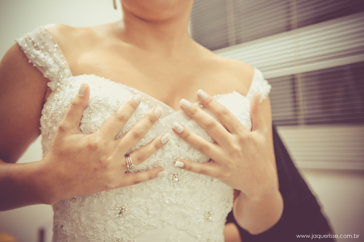 jaque risse, andre risse, estudio bebedouro, melhores fotografos, noiva mostrando suas unhas