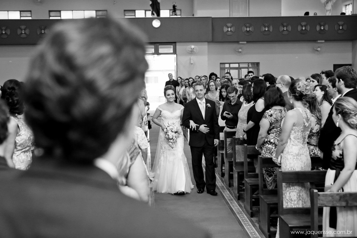 jaque risse, andre risse, estudio bebedouro, melhores fotografos, noivo olhando sua noiva entrando