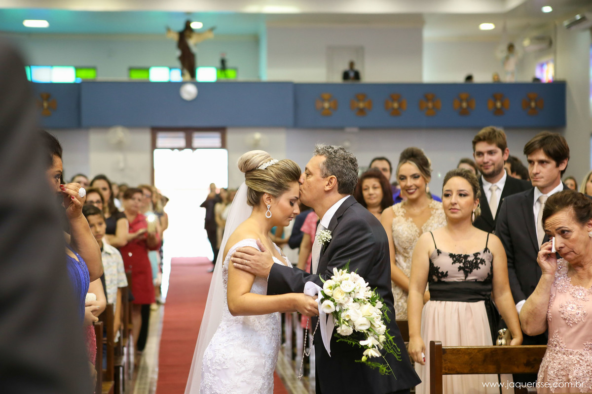 jaque risse, andre risse, estudio bebedouro, melhores fotografos, pai da noiva beijando sua testa