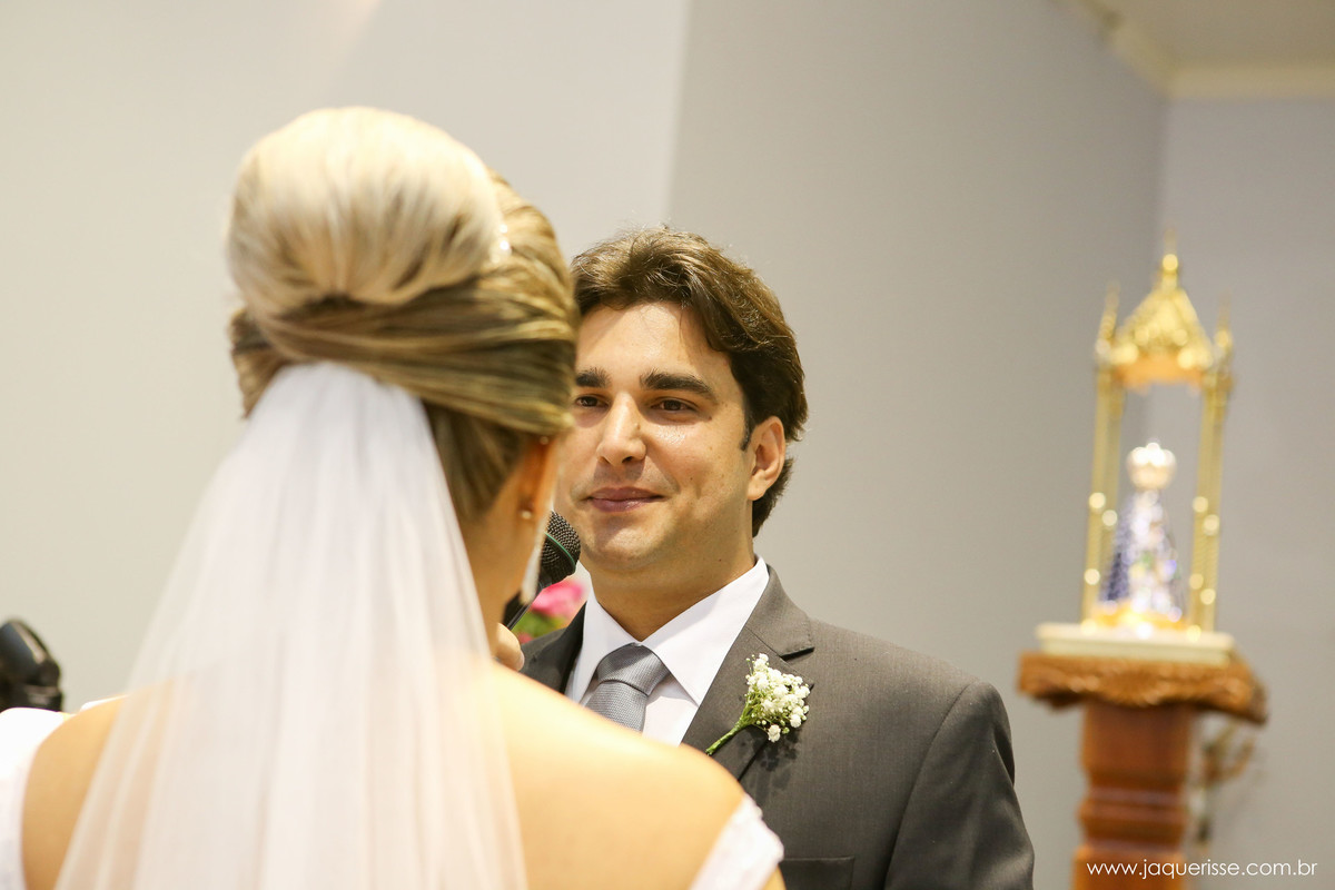 jaque risse, andre risse, estudio bebedouro, melhores fotografos, noivo olhando sua noiva e sorrindo