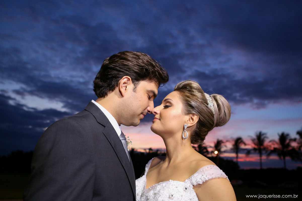 jaque risse, andre risse, estudio bebedouro, melhores fotografos, noivos com seus olhos fechados, encostando nariz com nariz