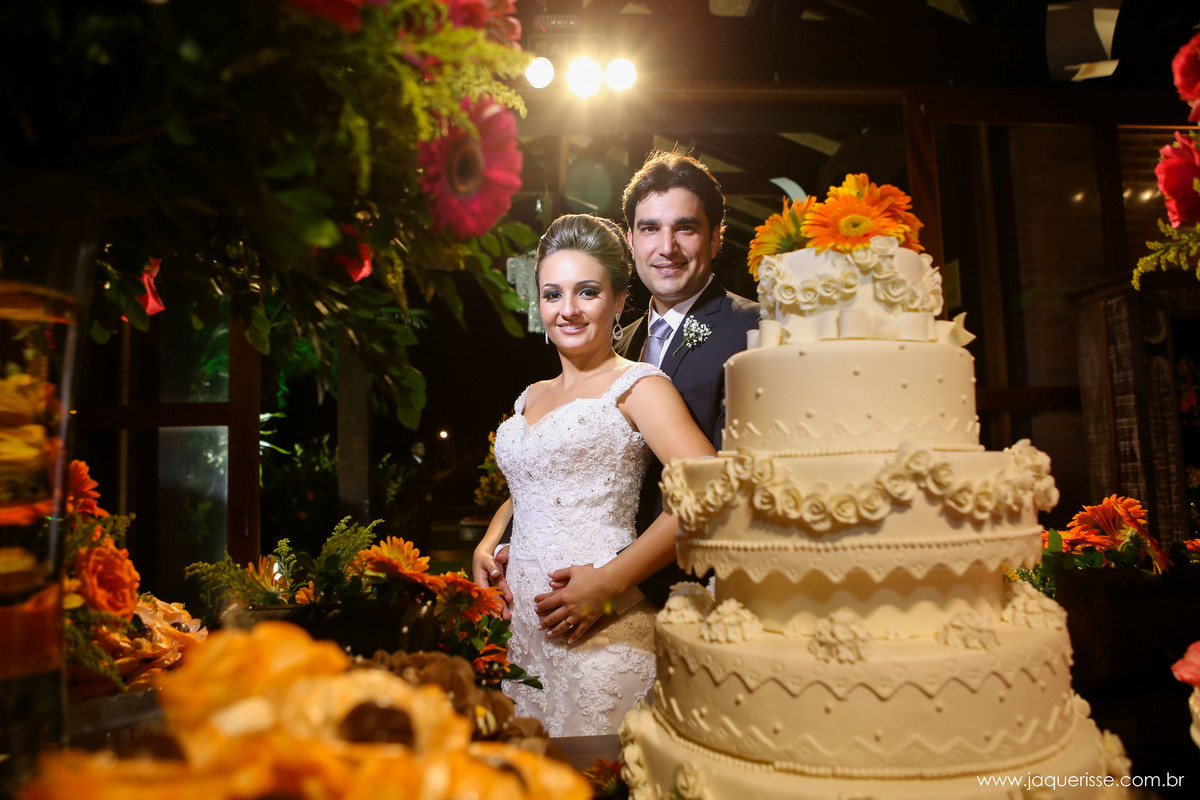jaque risse, andre risse, estudio bebedouro, melhores fotografos, noivos na mesa do bolo