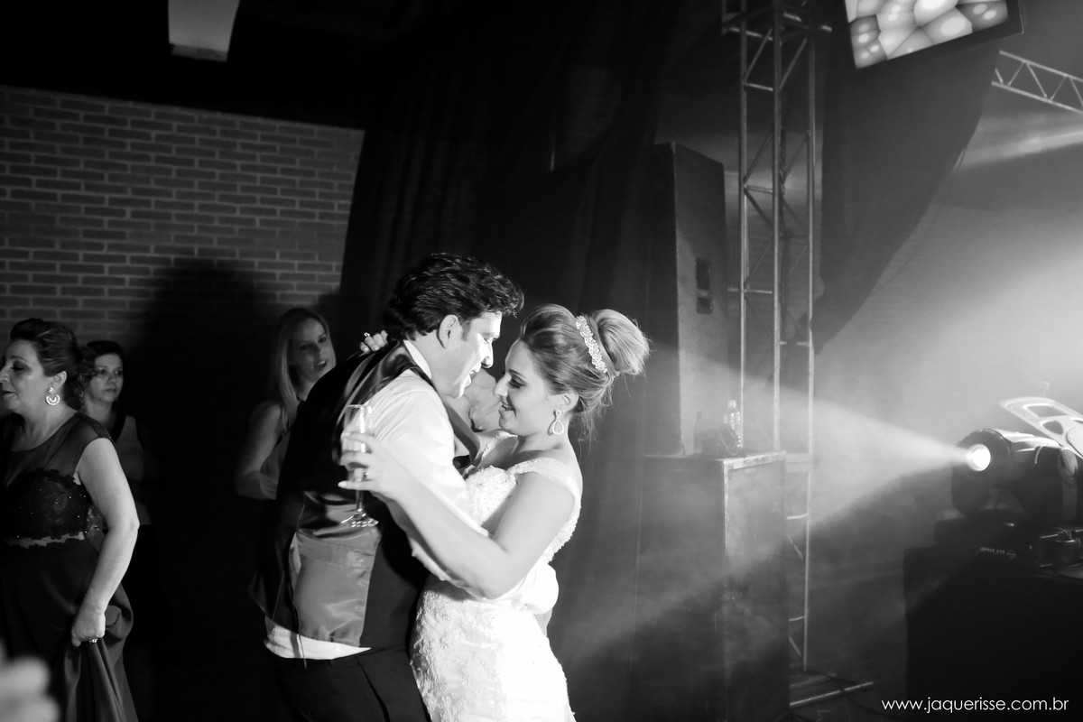 jaque risse, andre risse, estudio bebedouro, melhores fotografos, noivos dançando