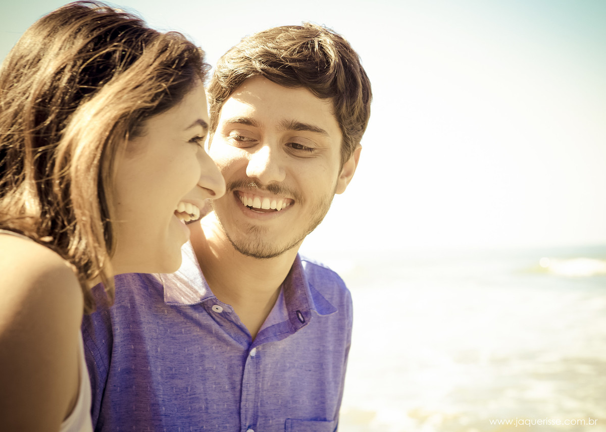 jaque risse, andre risse, estudio beebdouro, melhores fotografos, noiva olhando para frente e sorrindo, noivo a olhando  e sorrindo