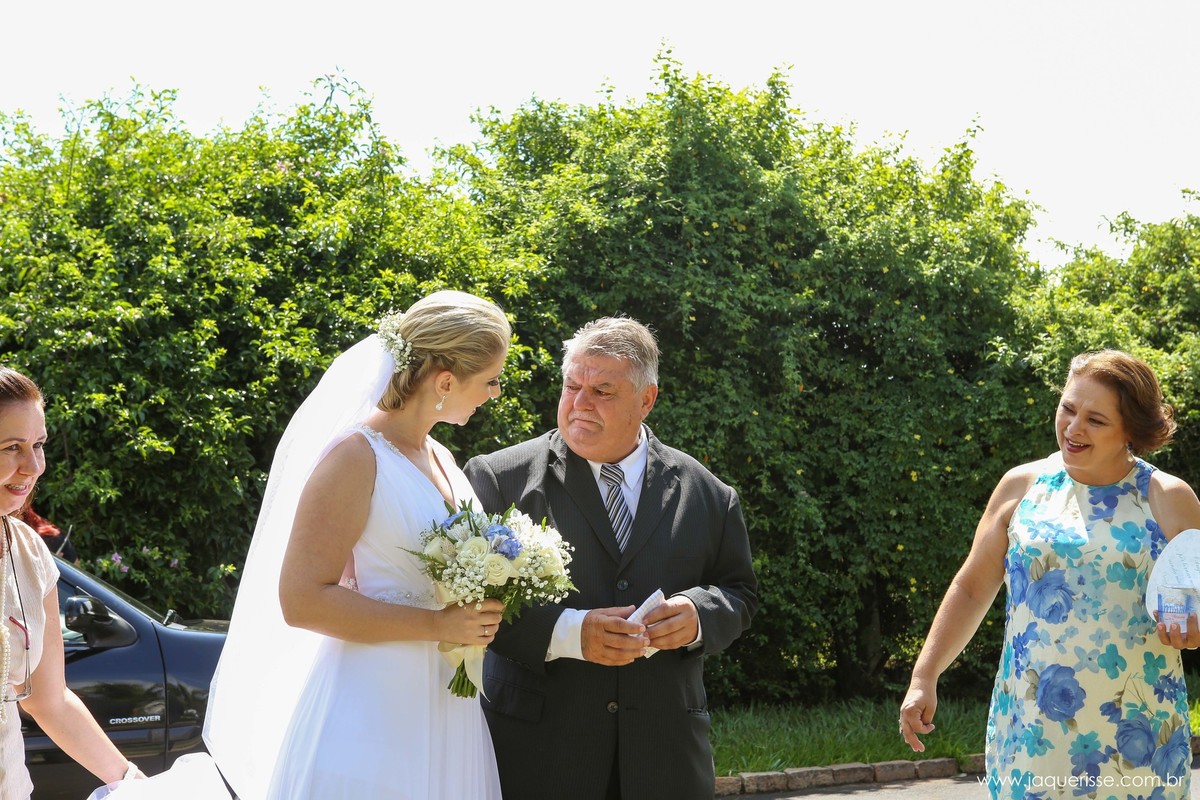 jaque risse, andre risse, estudio bebedouro, melhores fotografos, noiva olhando seu pai, seu pai a olhando e emocionado